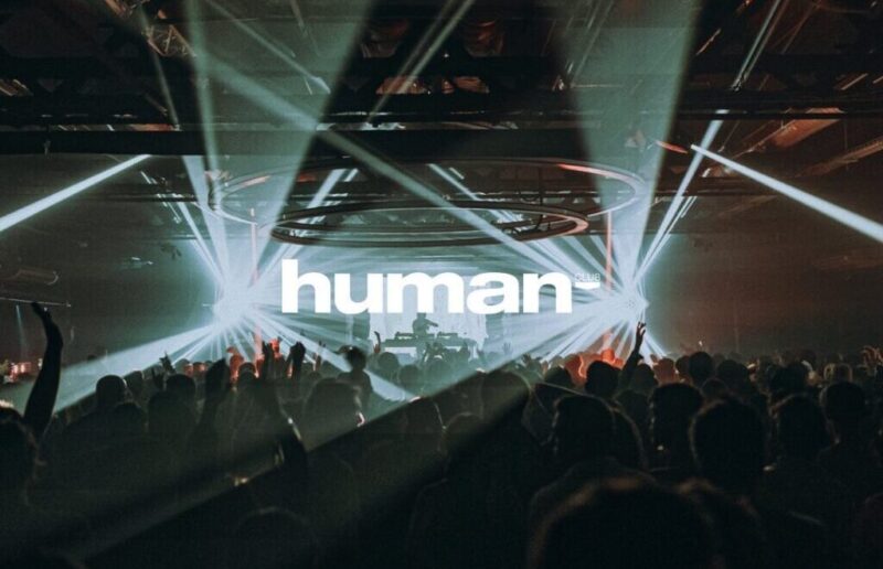 Human presents: Rødhåd